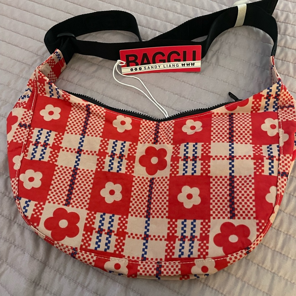 NWT BAGGU X Sandy Liang Medium Crescent Crossbody bag